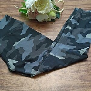 VS PINK Camouflage Leggings XL